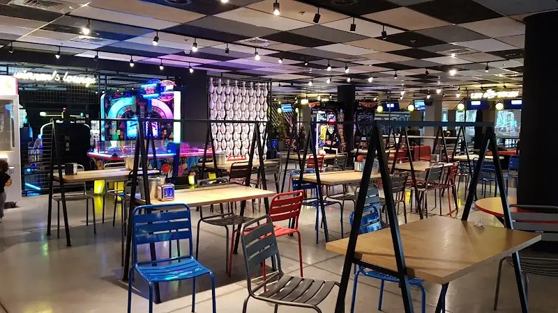 באולינג ראשון לציון בRishon LeZion — בילוי משפחתי עם ילדים