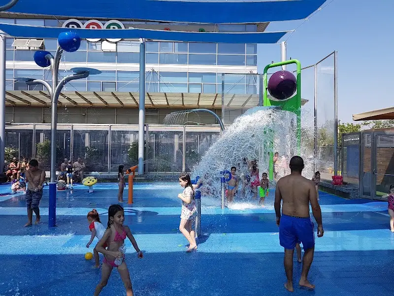 ספלש (ספלאש שרונים) בהוד השרון — בילוי משפחתי עם ילדים