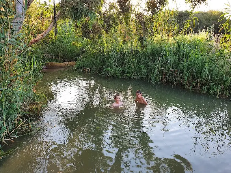 עין יובל, נחל תמנה ותל מקנה ברבדים