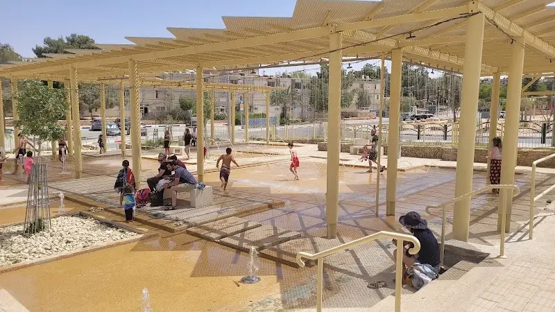 פארק קשת במצפה רמון — בילוי משפחתי עם ילדים