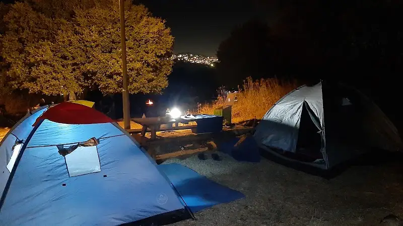 חניון לילה שמורת טבע נחל עמוד בכפר שמאי — בילוי משפחתי עם ילדים