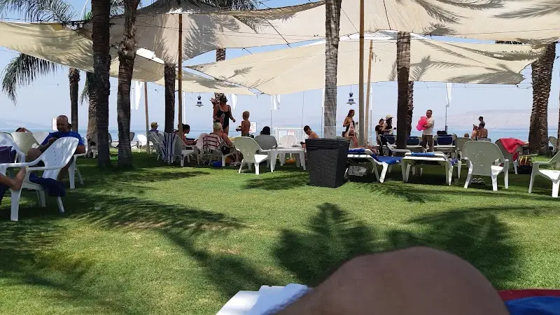 חוף תכלת בטבריה