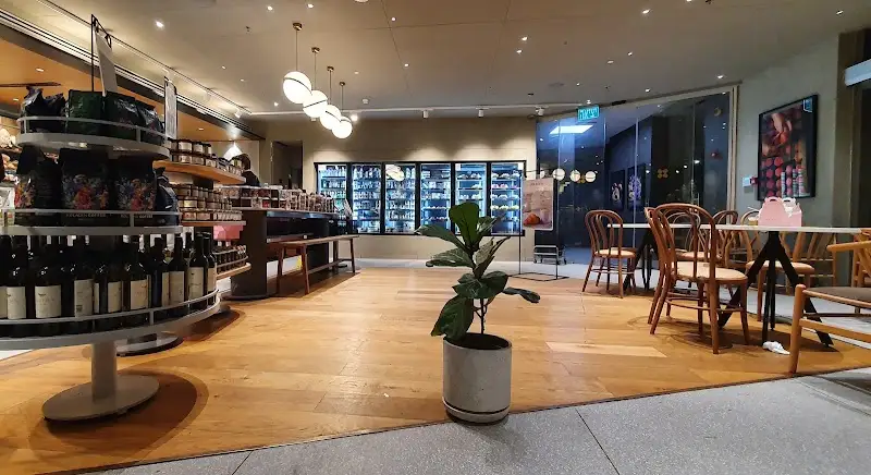 מרכז המבקרים בקונדיטוריית רולדין בקדימה צורן