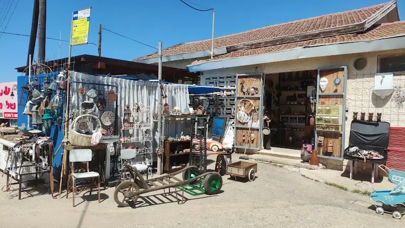 ענתיקה של מוטי במושב מבקיעים