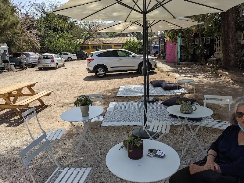 בלומס עגלת קפה בפרדס חנה כרכור — בילוי משפחתי עם ילדים