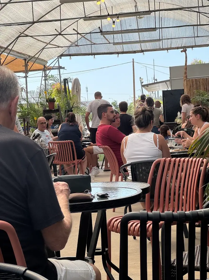ירקפה עגלת קפה בפתח תקווה — בילוי משפחתי עם ילדים