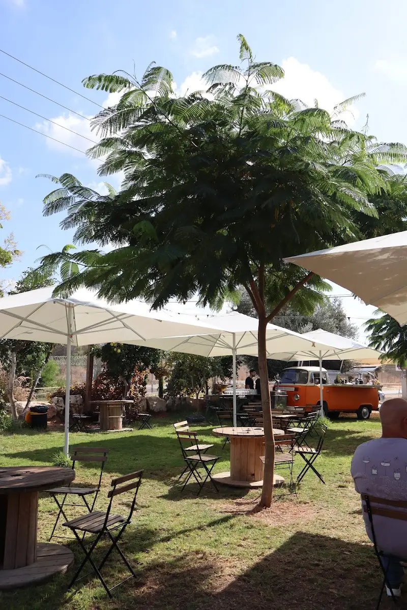 אוליבר עגלת קפה בגן יבנה — בילוי משפחתי עם ילדים