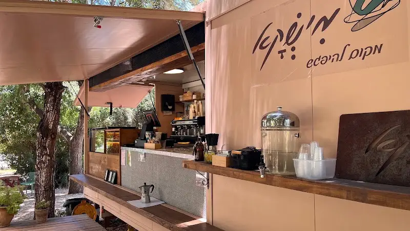 מישקא – עגלת קפה במושב משמרת במשמרת — בילוי משפחתי עם ילדים
