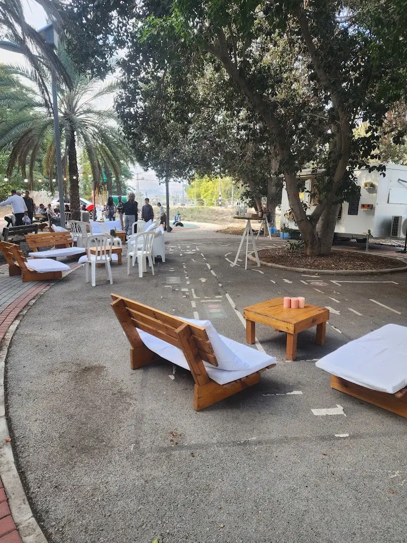 בָּרִי - עגלת קפה בעמק המעיינות בביכורה — בילוי משפחתי עם ילדים