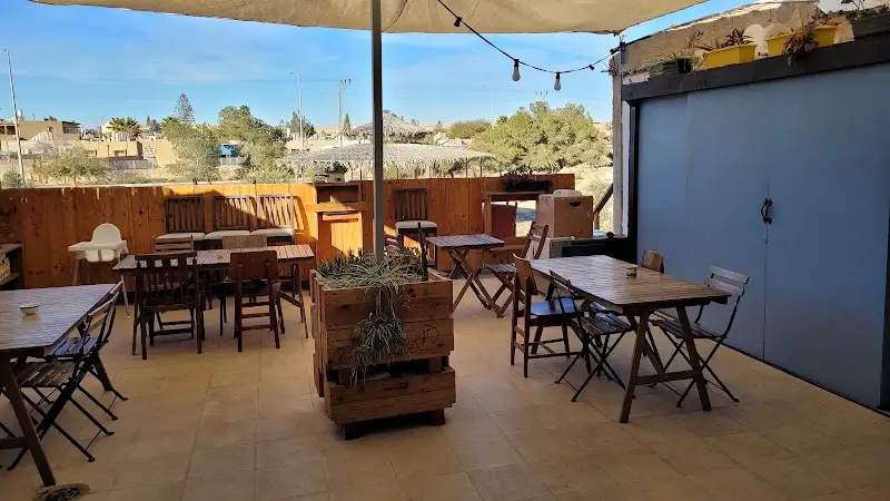 קפה גינה במצפה רמון — בילוי משפחתי עם ילדים