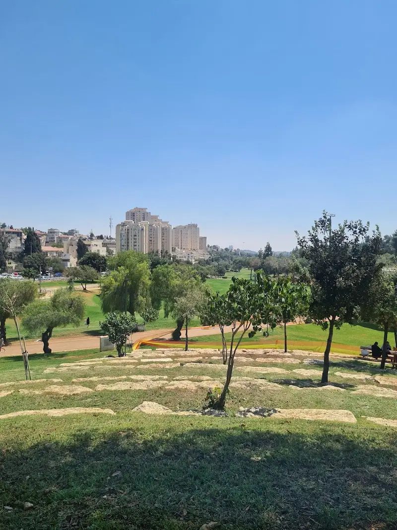 גן סאקר בירושלים — בילוי משפחתי עם ילדים