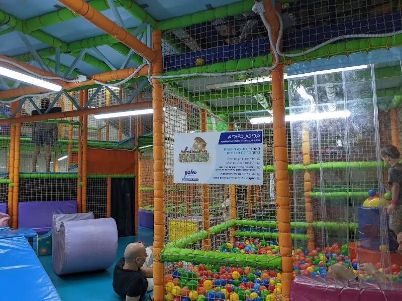 פעלטון גרנד קניון חיפה בחיפה — בילוי משפחתי עם ילדים