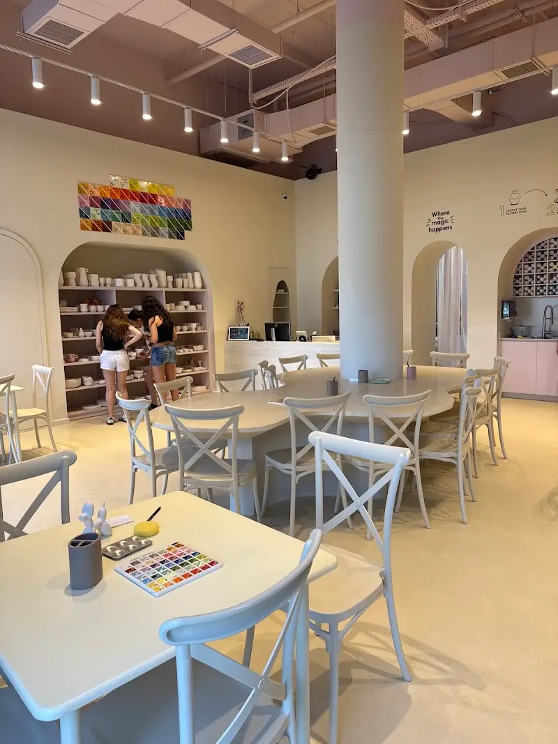 קולור קפה קריית אונו - צביעת כלי קרמיקה בקרית אונו — בילוי משפחתי עם ילדים