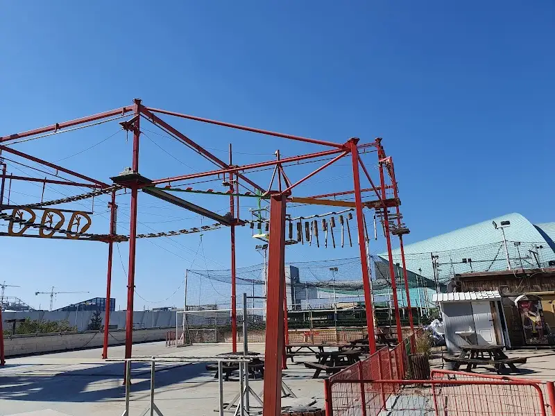 קיר טיפוס ע"ש יואב ניר בחיפה — בילוי משפחתי עם ילדים